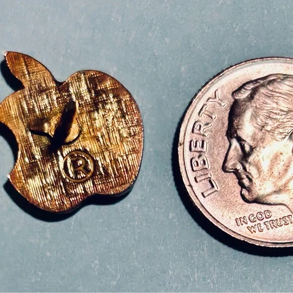 Apple Computers Rainbow Logo Pin -officially licensed - Picture 2 of 3